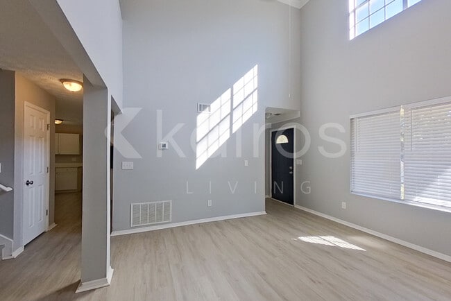 Photo - 3160 Creekwood Dr