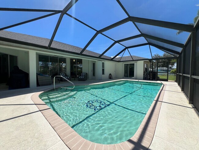 Photo - FURNISHED SHORT TERM RENTAL - 3 Bed / 2 Ba...