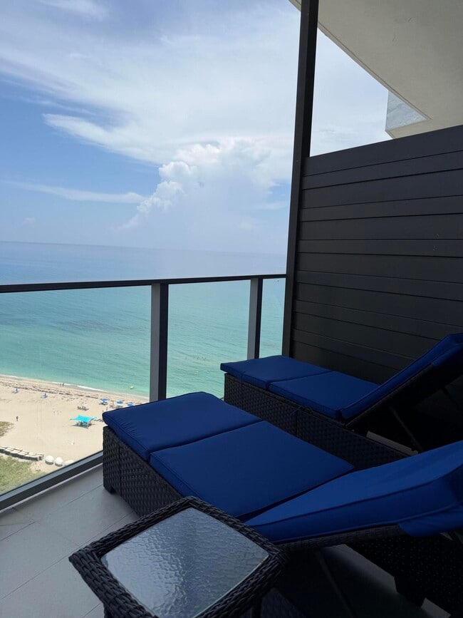 Building Photo - 3100 N Ocean Dr Unit H1801