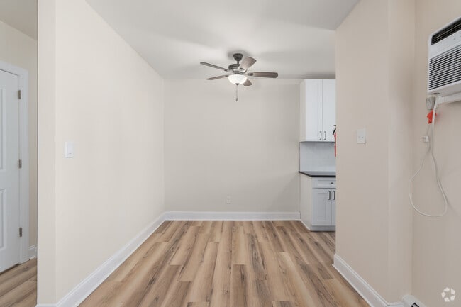 2BR, 1BA - 750SF - Dining Area - Pear Tree Court