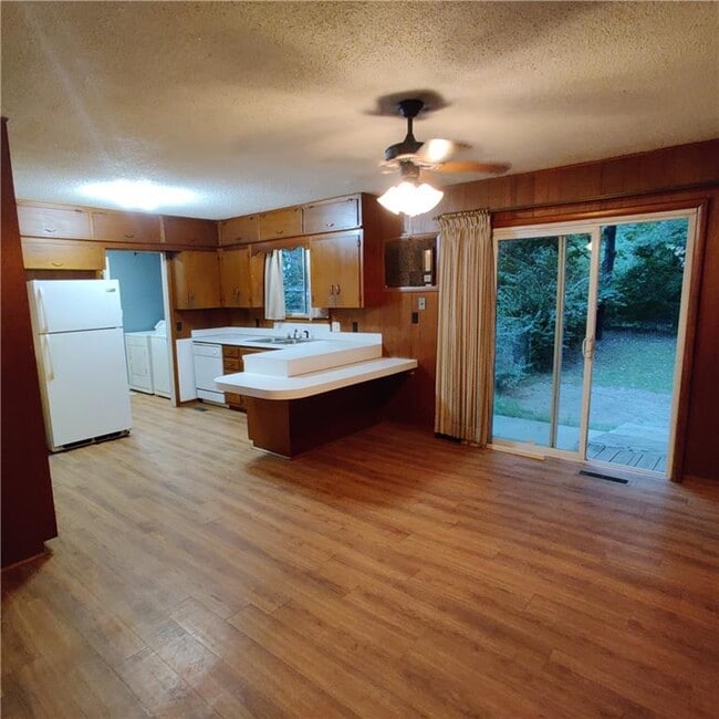 Photo - 1351 N Stephens Ave