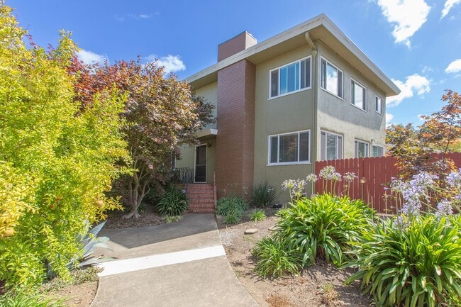 Building Photo - Santa Inez Unit Apartment I