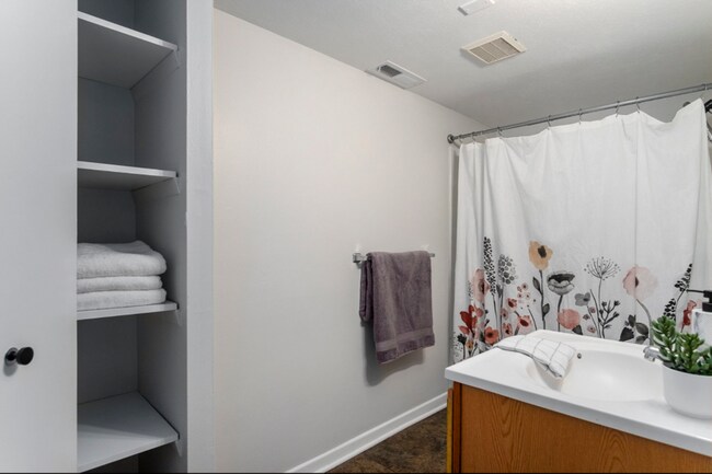 Photo - 2721 Madelyn Dr SW Unit B