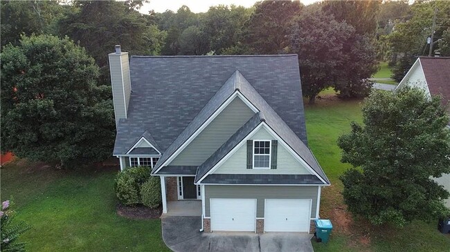 Building Photo - 5 Bedroom 3.5 Bathroom House in Douglasvil...
