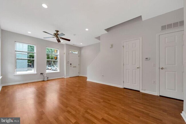 Photo - 1318 Bainbridge St