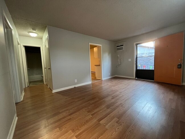 Photo - 212 Ewing Dr