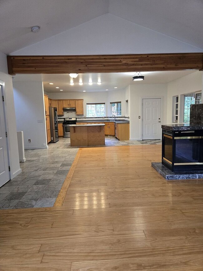 401 Burlingame Rd