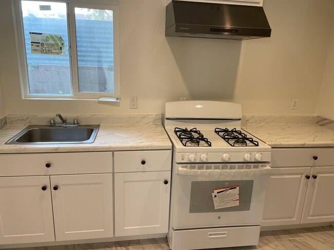 Building Photo - 6843 Vantage Ave