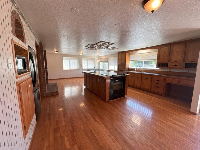 Photo - Oversized 3 bedroom, 2 bath