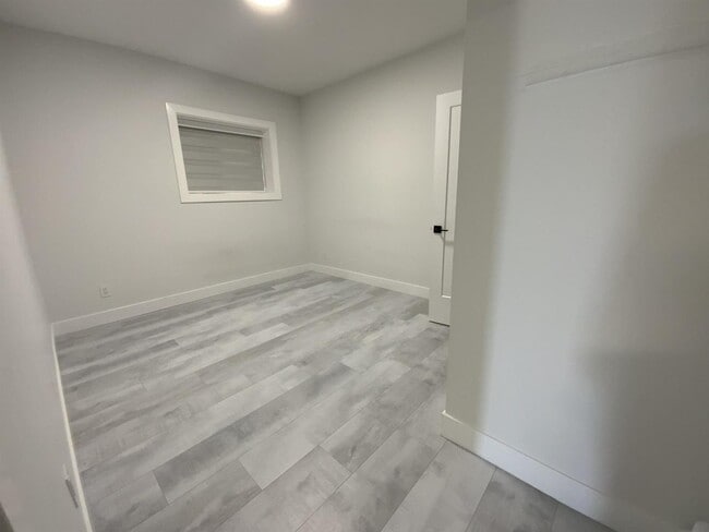 Photo - Suite-167xx 16A STREET