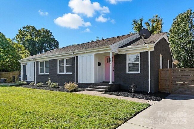 Photo - 316 Hollis Rd