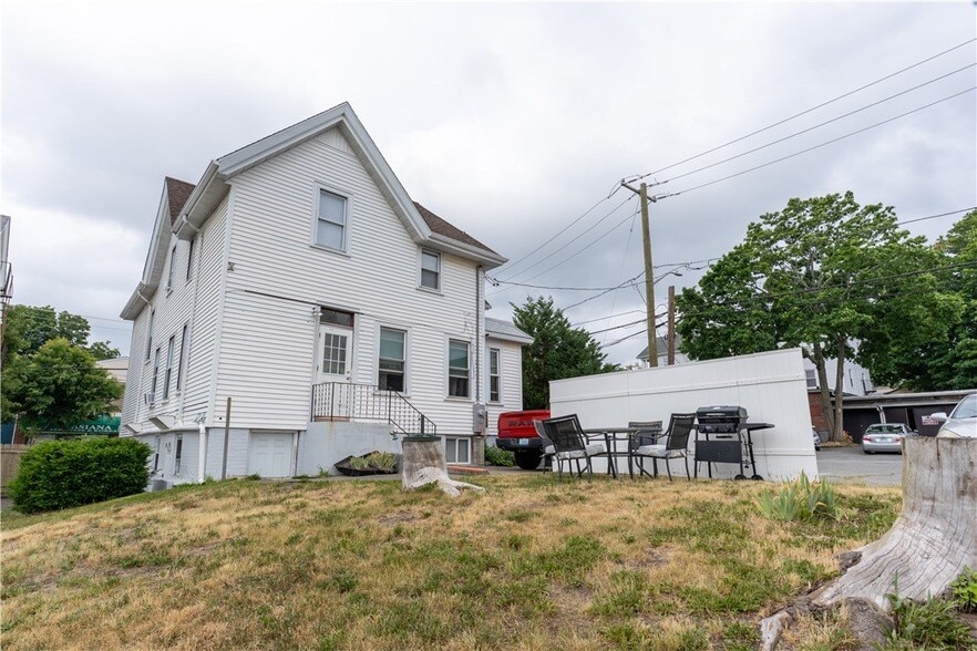 93 Warren Ave
