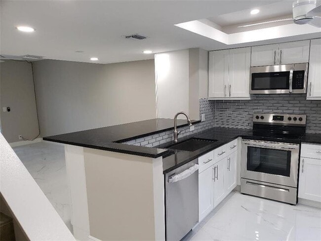 Photo - 93 SW 3rd St