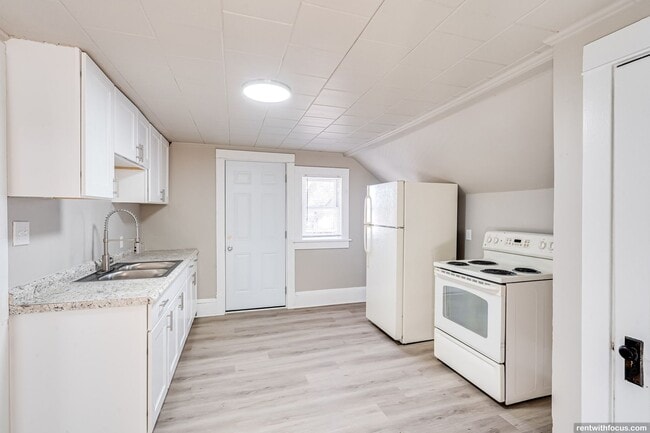 Building Photo - 745 Racine St Unit 745 1/2