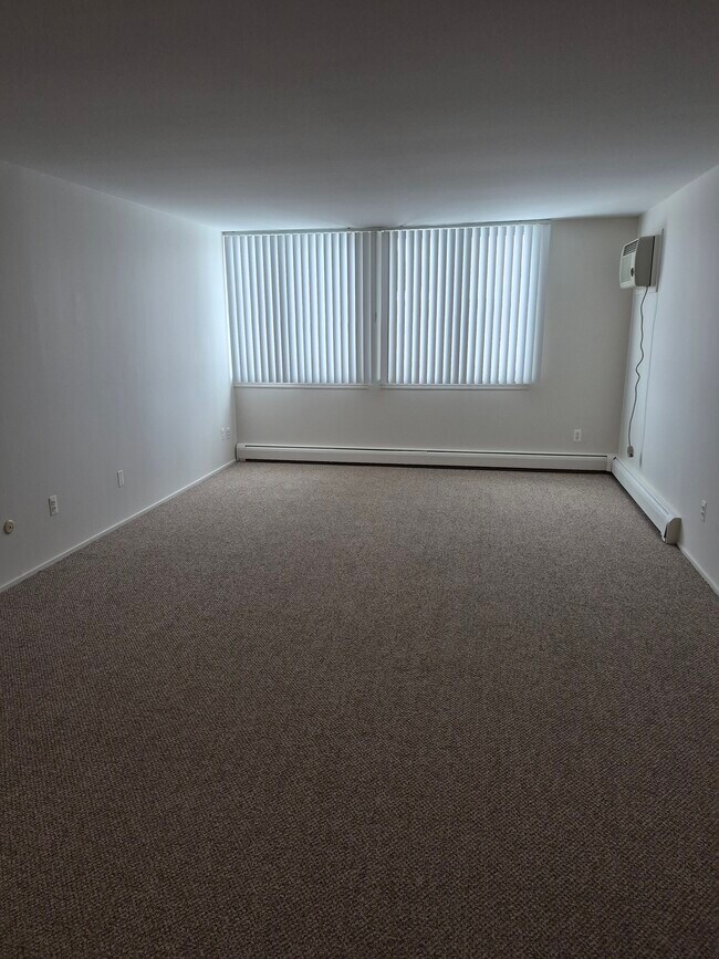 Living room - 239 Twelve Mile Rd Unit 16