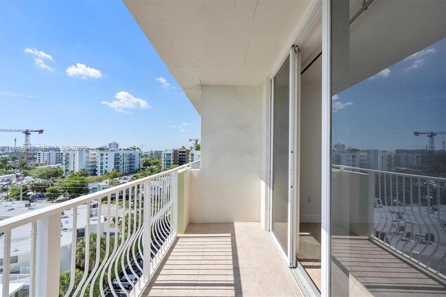 Photo - 10350 W Bay Harbor Dr Unit 8E