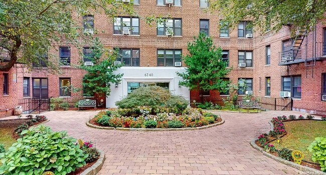 Photo - 67-40 Yellowstone Blvd Unit 4M