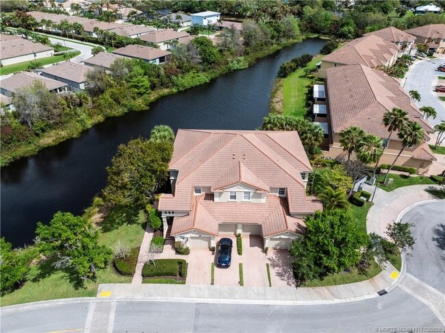 Photo - 691 SW Glen Crest Way