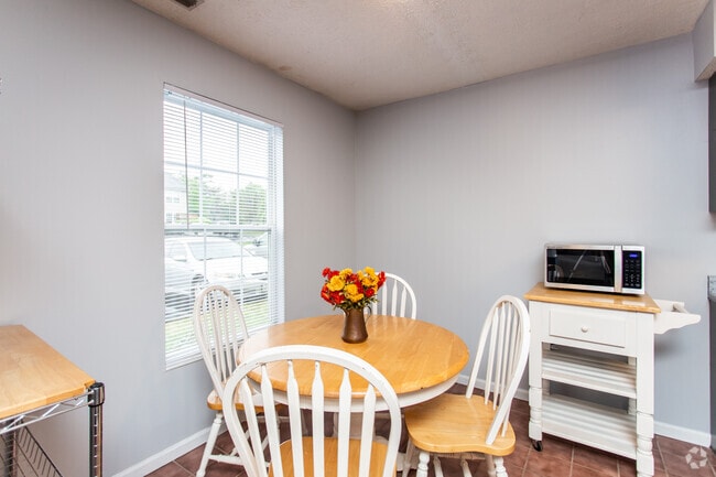 2BR, 1BA - 950 SF