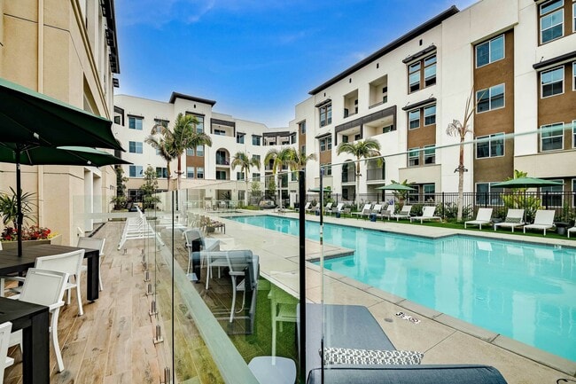 TownCenterAmenities-22LR