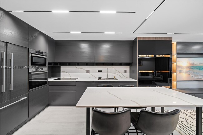 2301 Collins Ave Unit 432