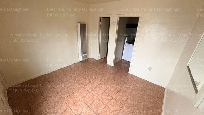 Photo - 105 E 8th St Unit B