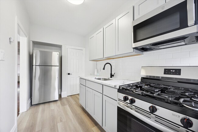 Photo - 5818 Addison St