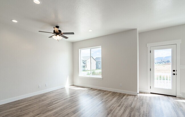 Photo - 4166 W 1960 N