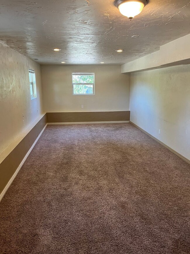 Photo - 3 Bed 1 Bath Downstairs unit.