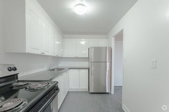 1BR, 1BA - 650SF - Kitchen