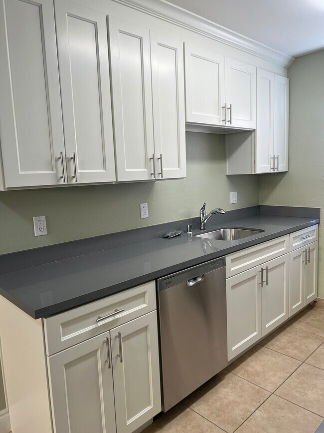 Building Photo - 2125 92nd Ave