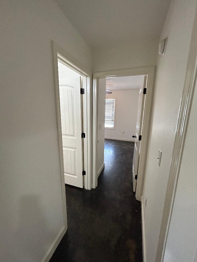 Photo - 312 W School St