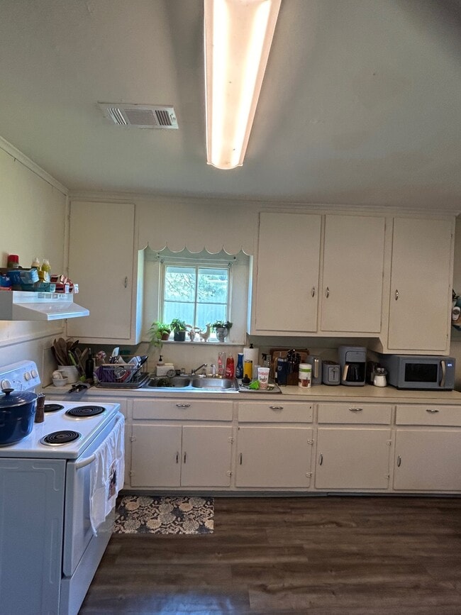 Photo - 5018 Main St