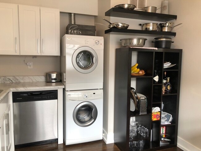 Photo - 597 Curzon Av