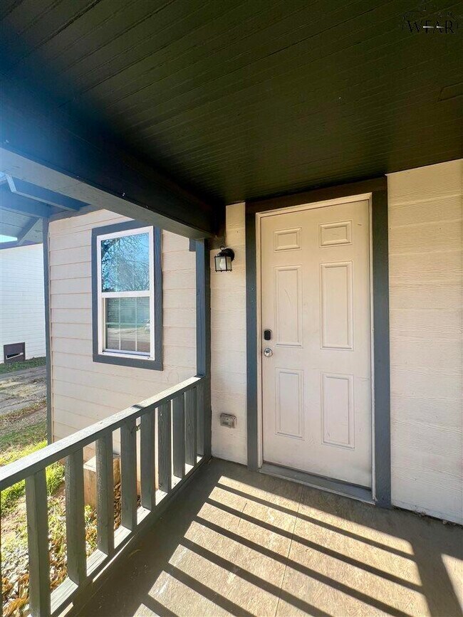 Photo - 1102 Bluff St