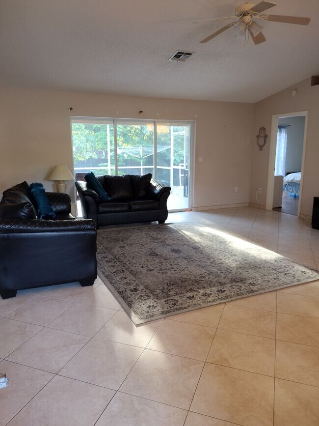 Photo - 3 Bedroom 2 Bath House 2 car garage with Large screened in porch! Tenant occupied till March 31st