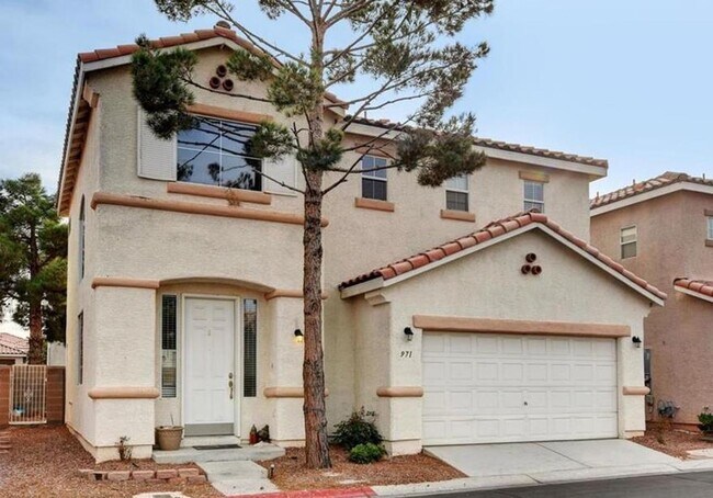 Building Photo - Beautifully upgraded kitchen and tile floo...
