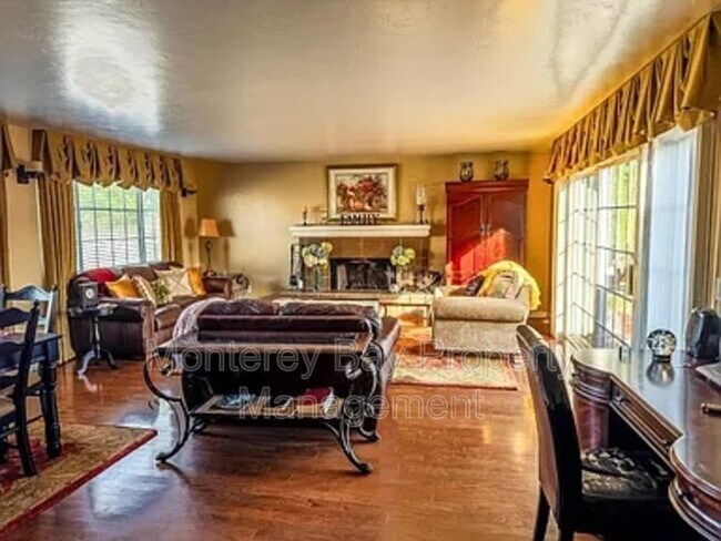 Photo - 1976 Grandview St