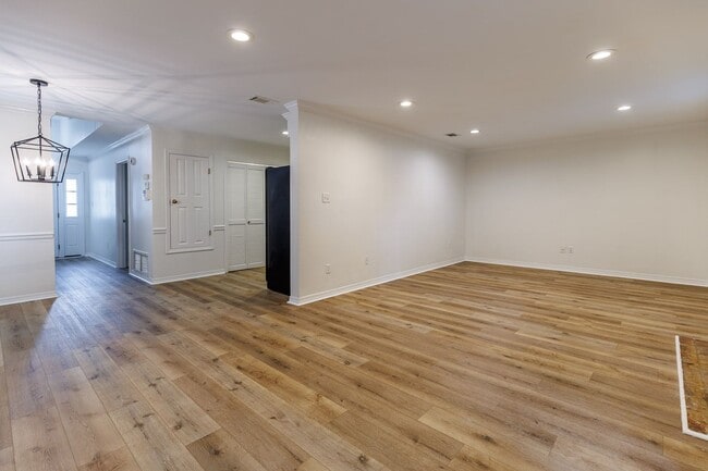 Photo - 3/2 Townhouse near USA! GATED! Students Welcome!