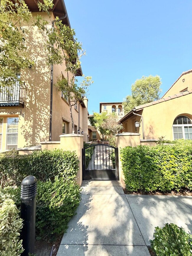 Photo - Spacious 3 bedroom Condo  in Portola Sprin...