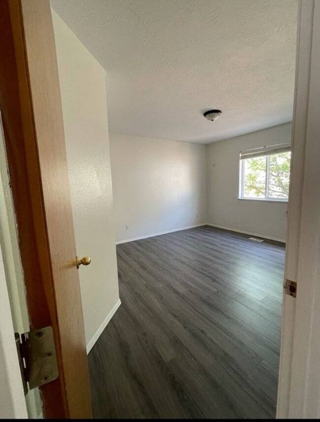 Photo - 627 NW Meadows Dr