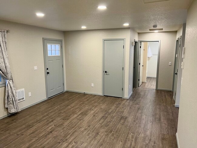 Photo - 110 Island View Dr