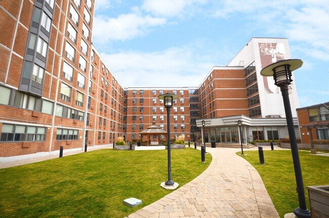 Photo - 798 Richmond Street West Unit 629