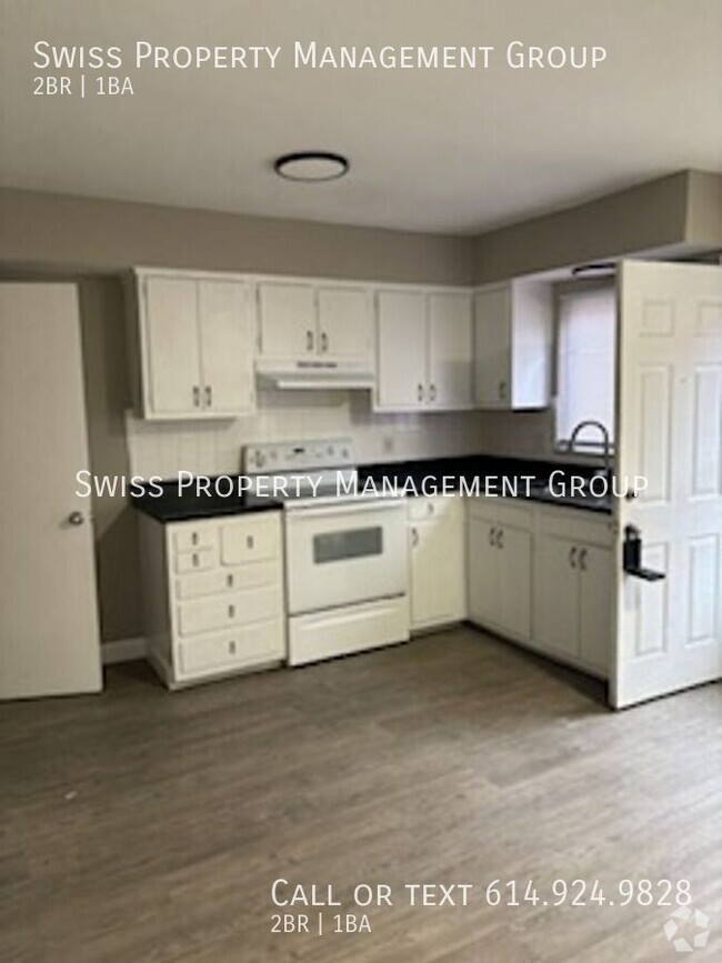 Building Photo - Great Renovated Two Bedroom Townhome Unit B