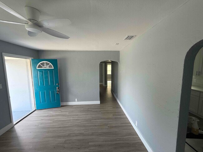 Photo - 4855 Fairfield Ave S