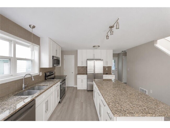 Photo - 2331 N Sheridan Ave