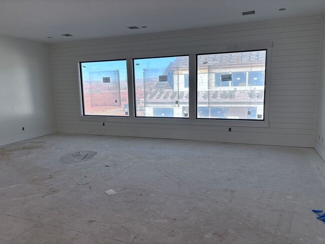 Photo - 5 bed 4.5 bath home with pool in Crimson Cliff Boundary