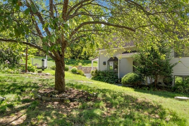 Photo - 606 Springs Rd