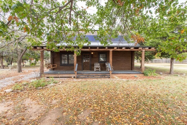 Building Photo - Log Cabin!