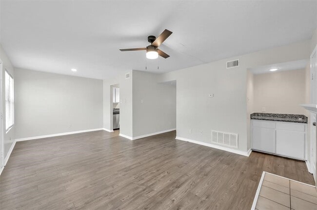 Photo - 900 Holly Dr